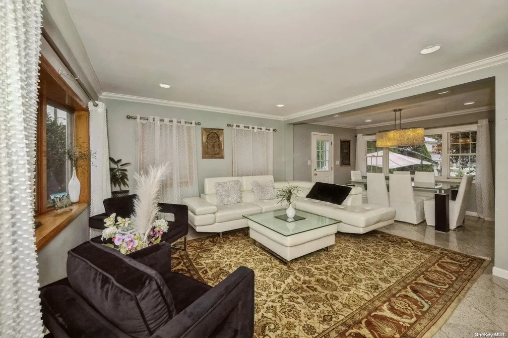 4 Hicks Circle Hicksville NY 11801
