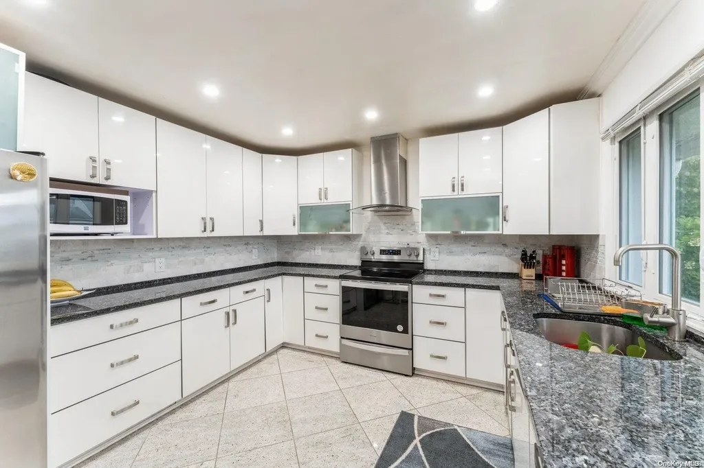 4 Hicks Circle Hicksville NY 11801