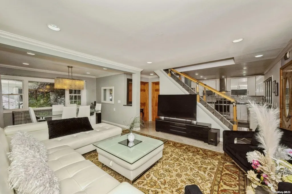 4 Hicks Circle Hicksville NY 11801