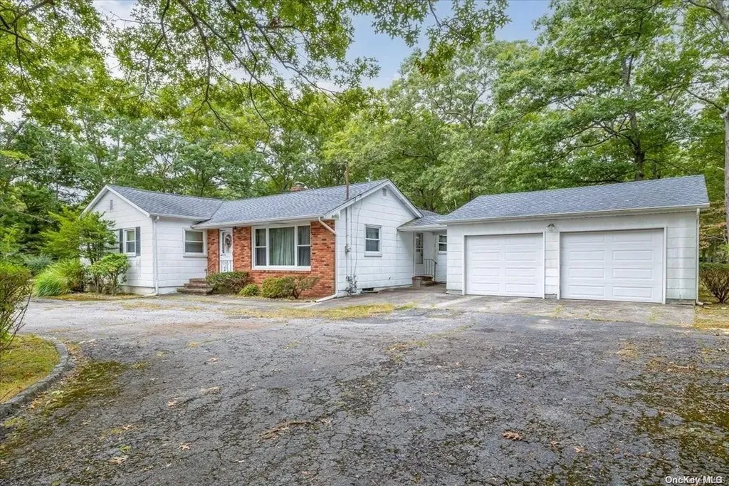 108 Raynor Road Ridge NY 11961