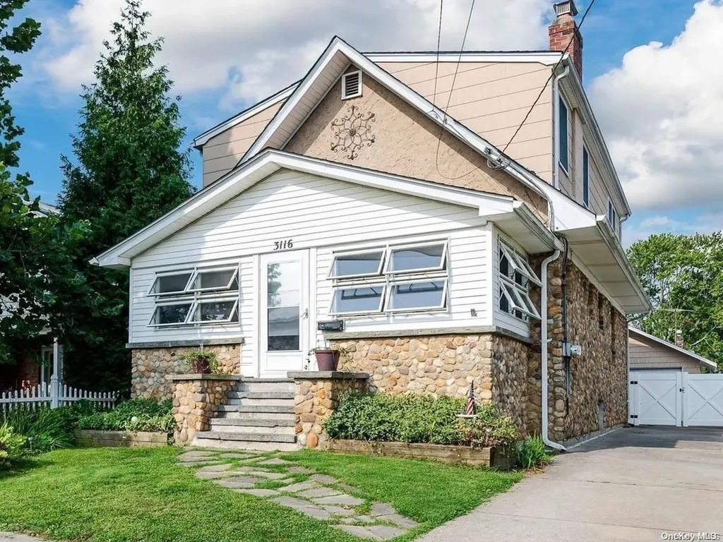 3116 Roxbury Road Oceanside NY 11572