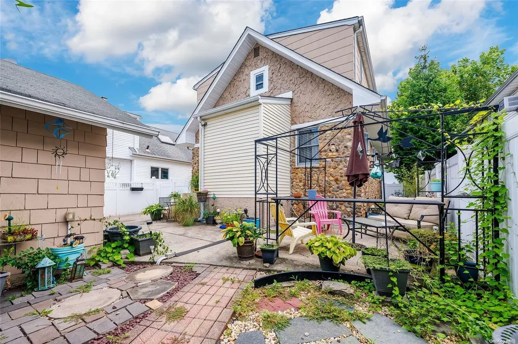 3116 Roxbury Road Oceanside NY 11572