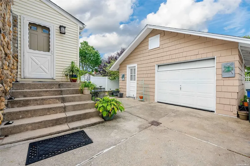 3116 Roxbury Road Oceanside NY 11572