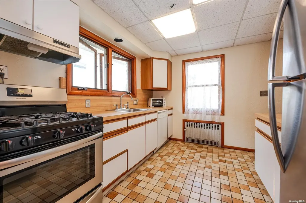 3116 Roxbury Road Oceanside NY 11572