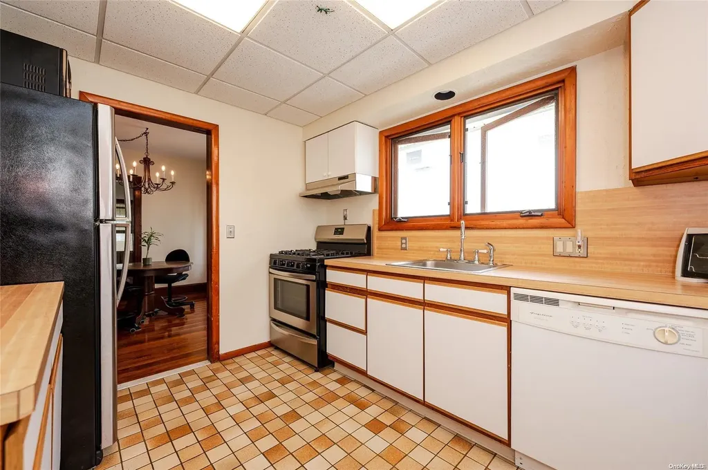 3116 Roxbury Road Oceanside NY 11572