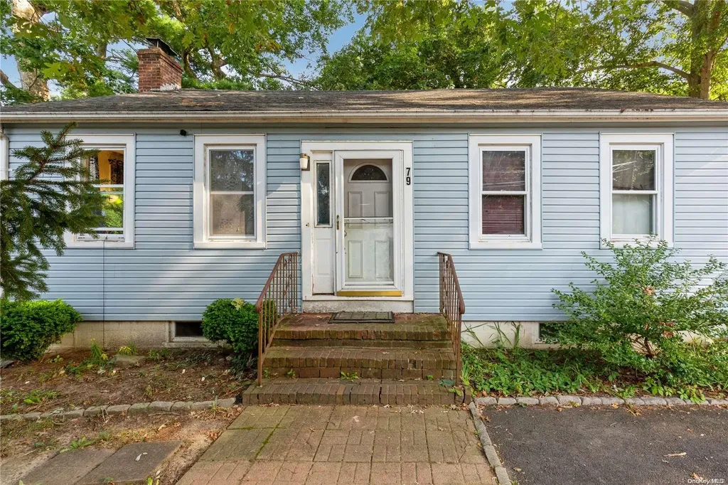 79 Rose Drive Ronkonkoma NY 11779