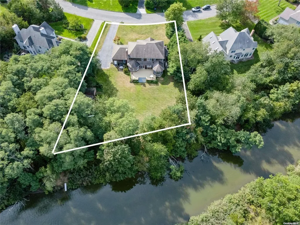330 Shore Lane Peconic NY 11958