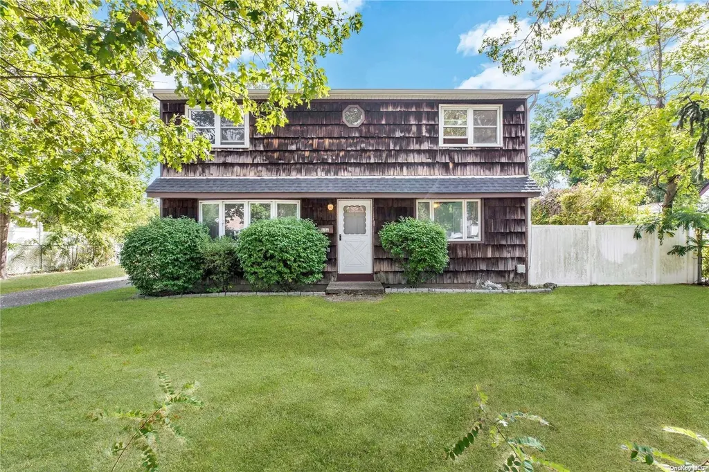 118 Stanley Drive Centereach NY 11720
