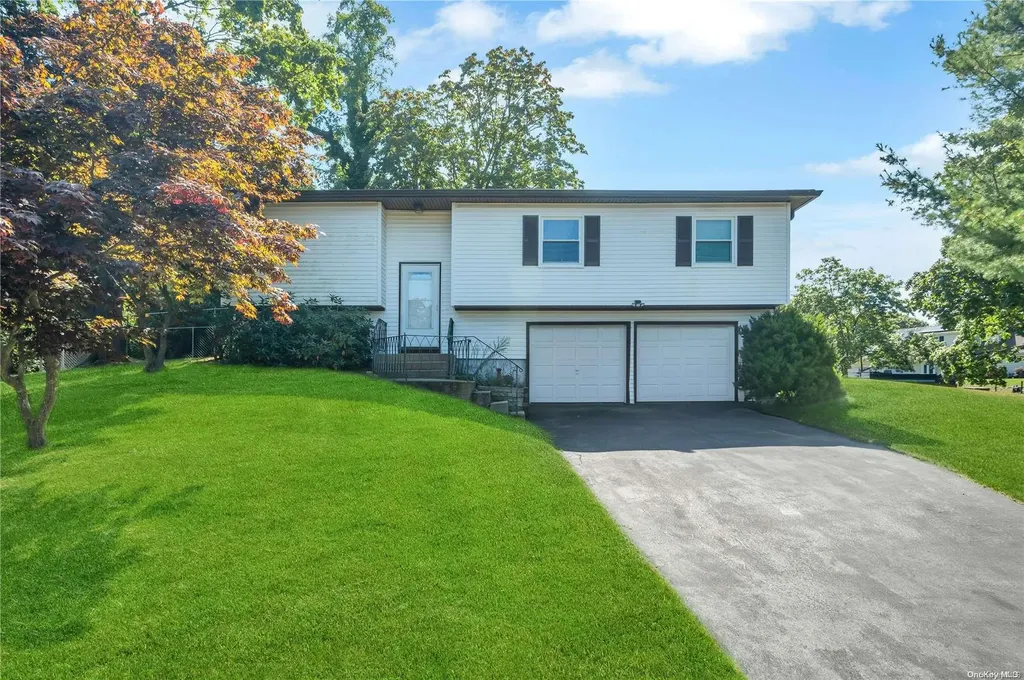 2 Sandpiper Lane Centereach NY 11720