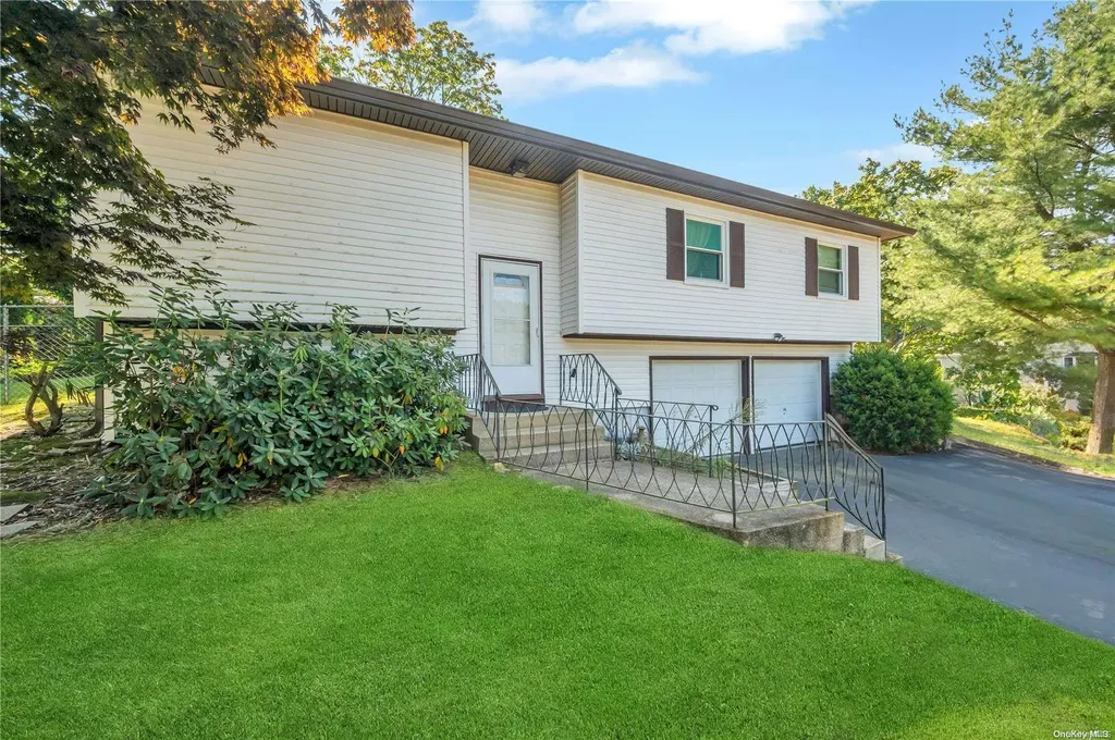 2 Sandpiper Lane Centereach NY 11720