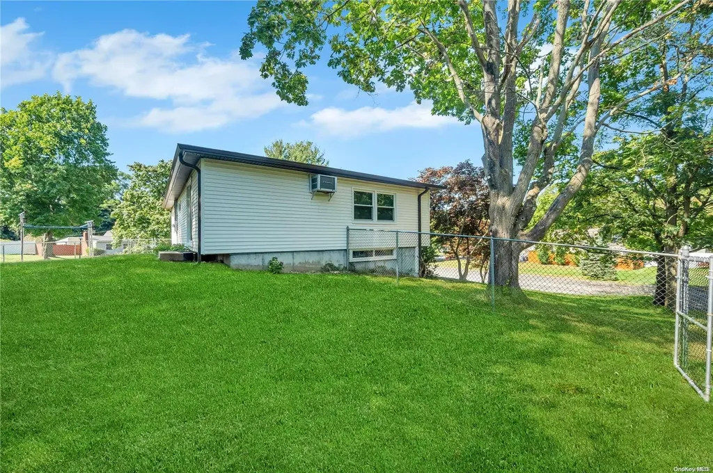 2 Sandpiper Lane Centereach NY 11720