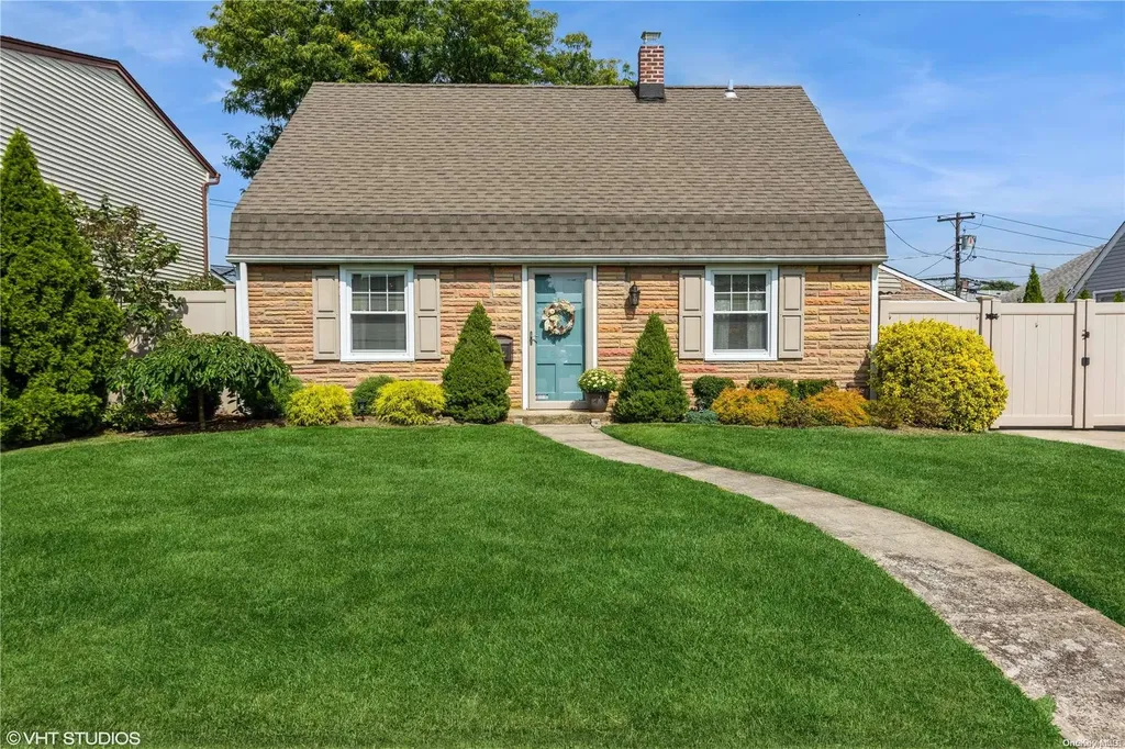 37 Crag Lane Levittown NY 11756