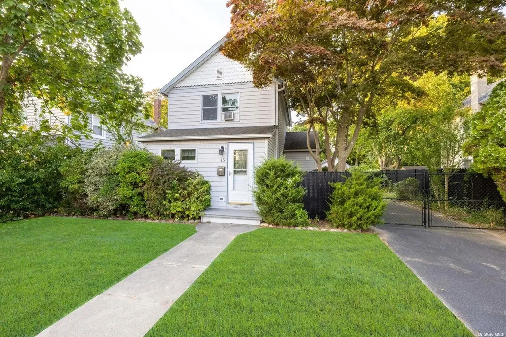 15 Swezey Street Patchogue NY 11772