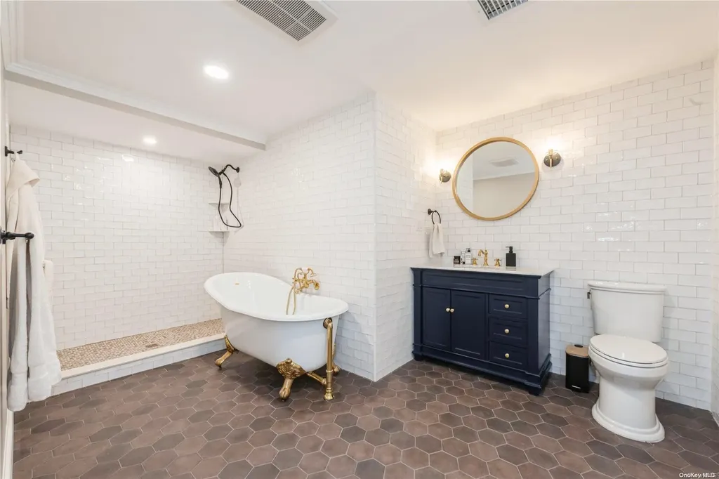 41 New Mill Road Smithtown NY 11787