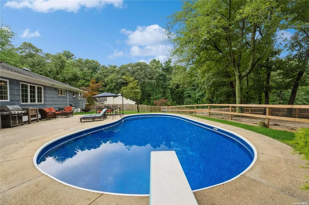 41 New Mill Road Smithtown NY 11787