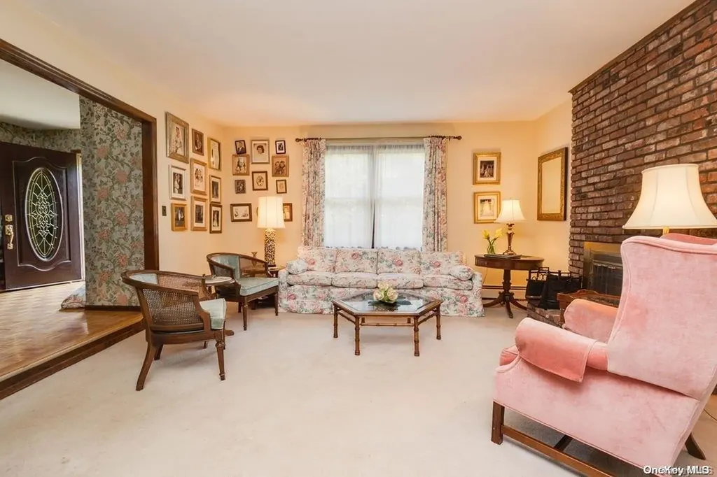 7 Bevy Hollow Road Setauket NY 11733