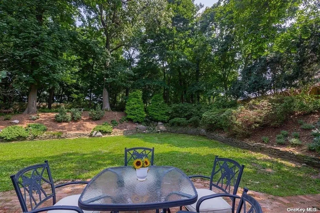 7 Bevy Hollow Road Setauket NY 11733