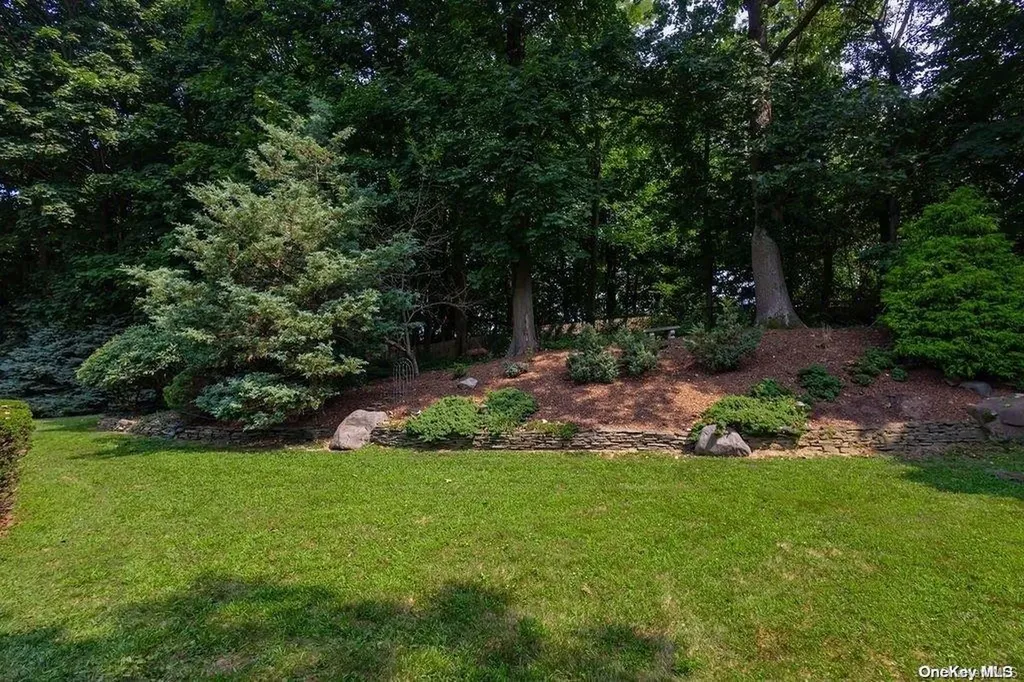 7 Bevy Hollow Road Setauket NY 11733