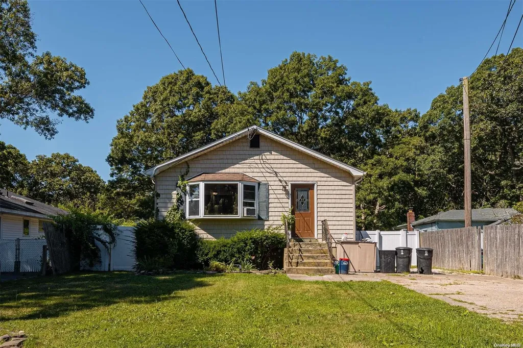 17 W End Avenue Shirley NY 11967