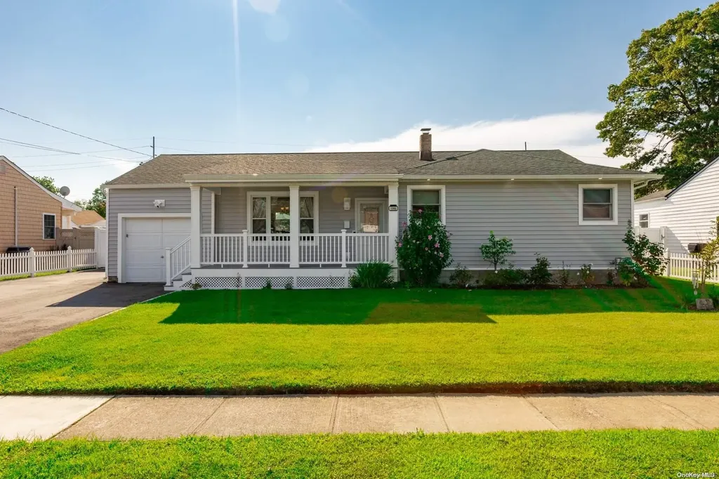 1080 Gardiner Drive Bay Shore NY 11706