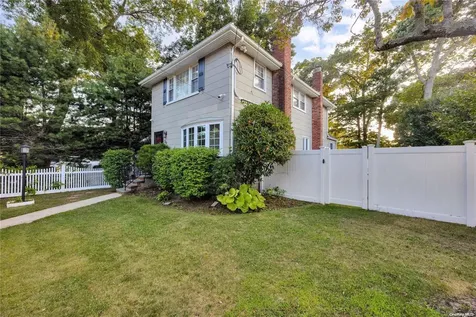 202 Livingston Avenue Babylon NY 11702