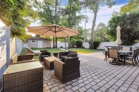 202 Livingston Avenue Babylon NY 11702