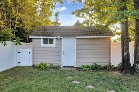 202 Livingston Avenue Babylon NY 11702