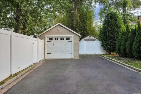 202 Livingston Avenue Babylon NY 11702