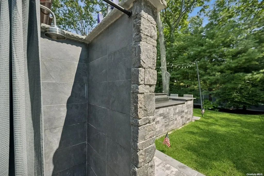 124 Bridies Path Southampton NY 11968