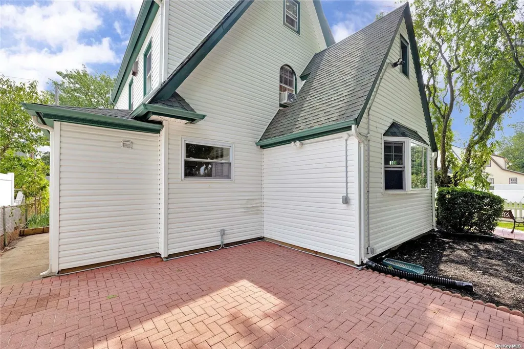90 Parsons Drive Hempstead NY 11550