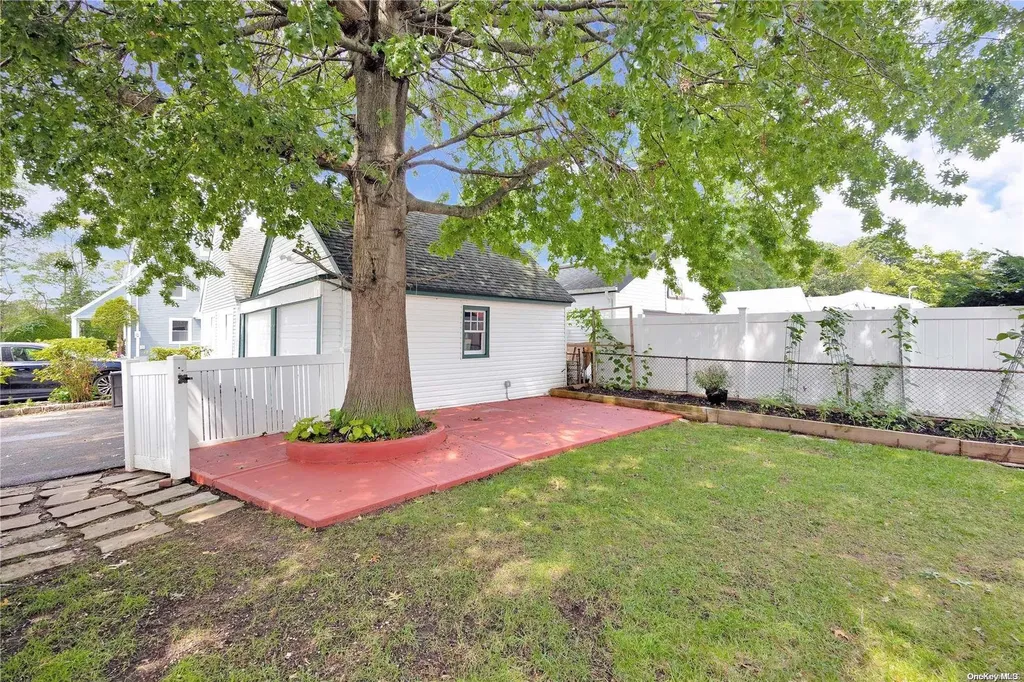 90 Parsons Drive Hempstead NY 11550