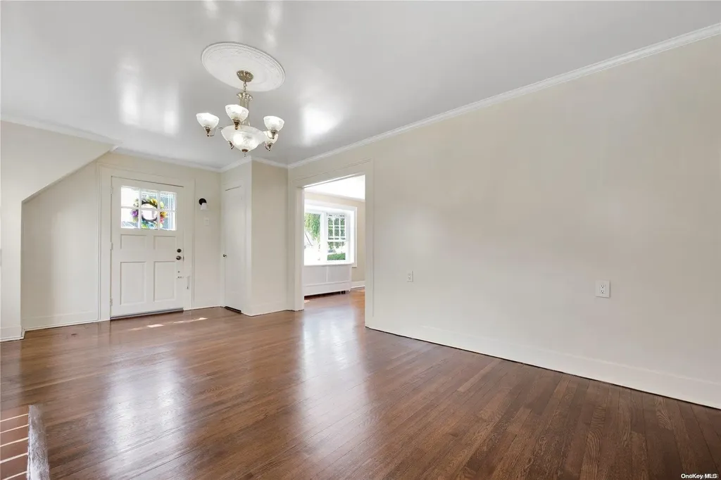 90 Parsons Drive Hempstead NY 11550
