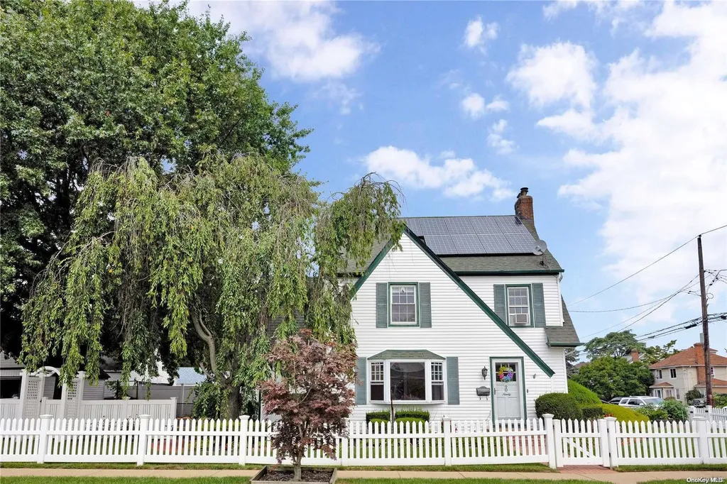 90 Parsons Drive Hempstead NY 11550