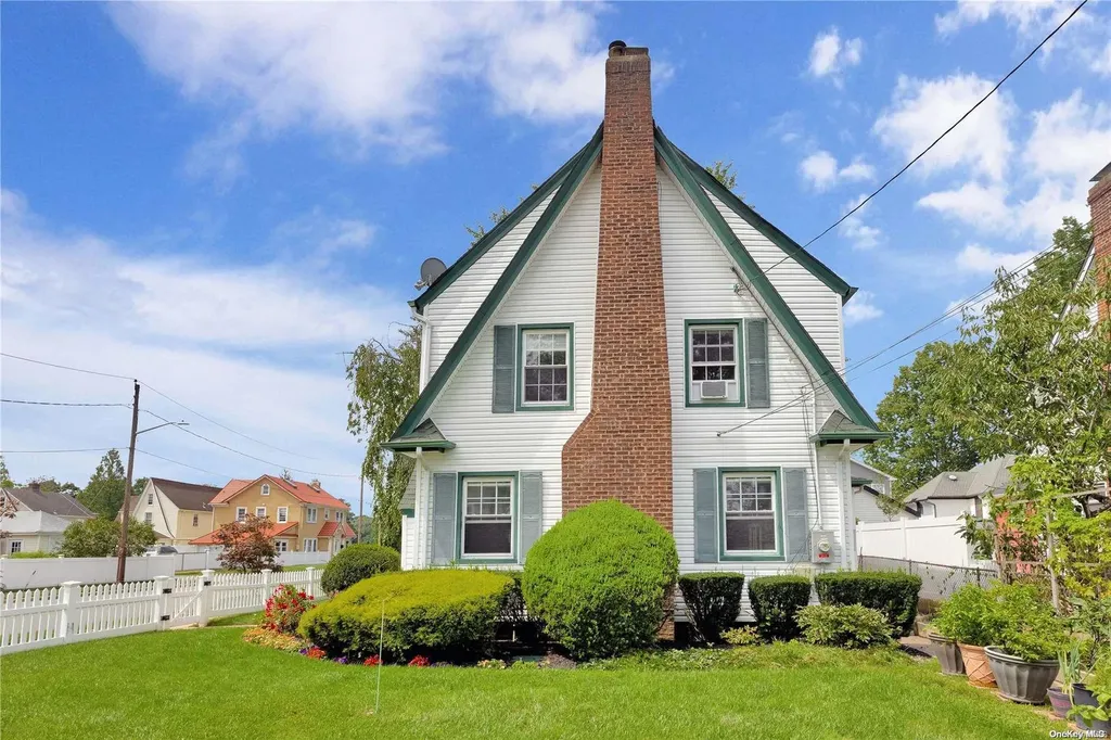 90 Parsons Drive Hempstead NY 11550