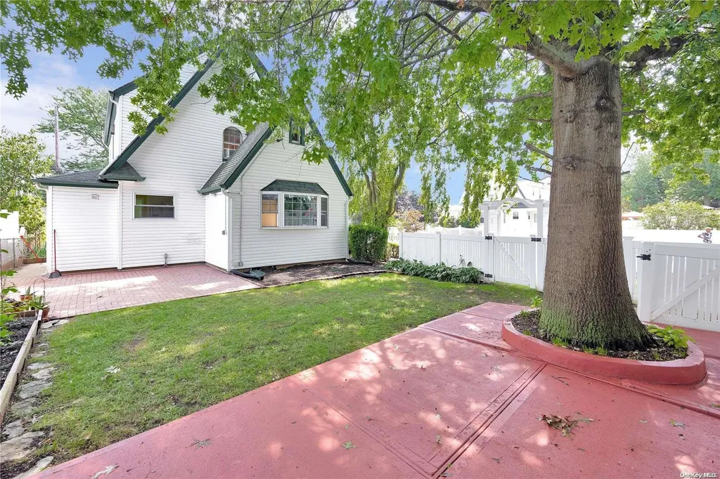 90 Parsons Drive Hempstead NY 11550
