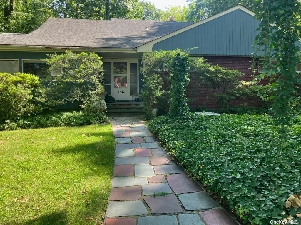 136 Colonial Road Great Neck NY 11021