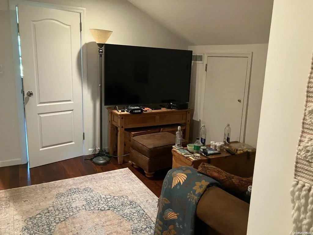 136 Colonial Road Great Neck NY 11021