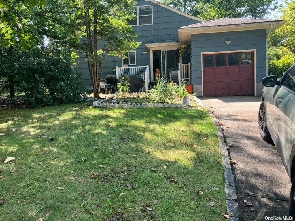136 Colonial Road Great Neck NY 11021
