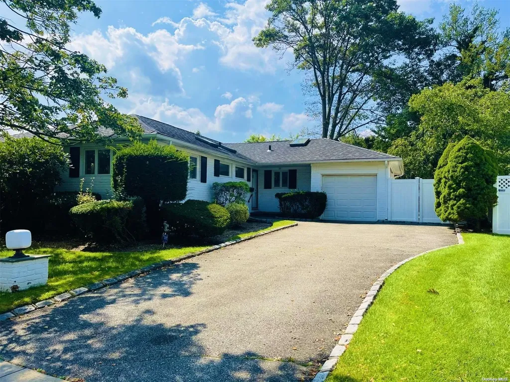 28 Kenneth Street Plainview NY 11803