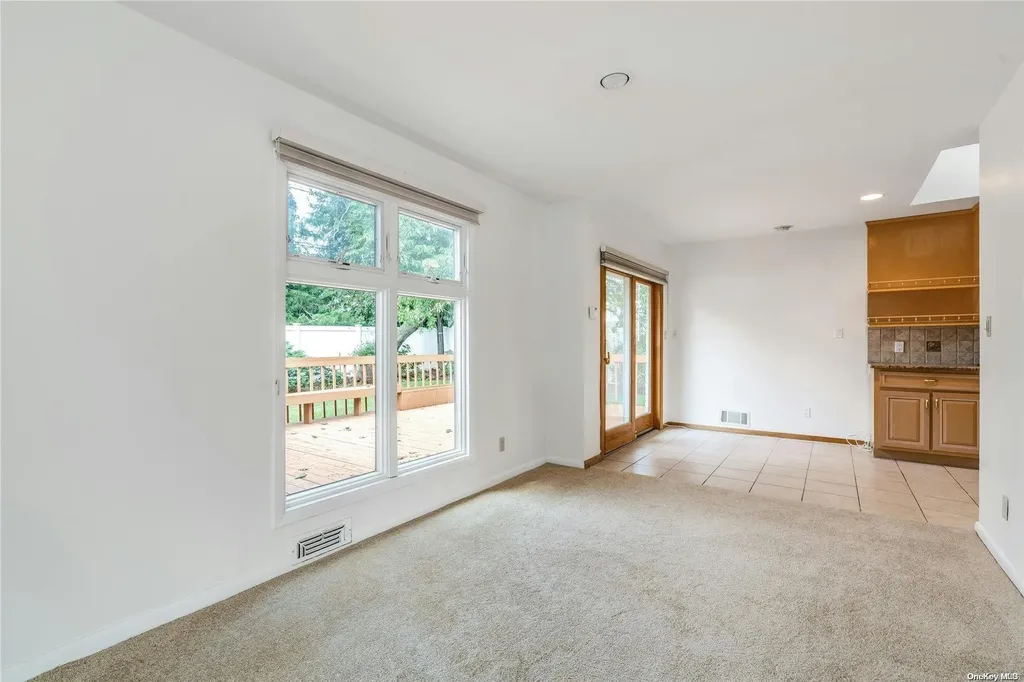 28 Kenneth Street Plainview NY 11803