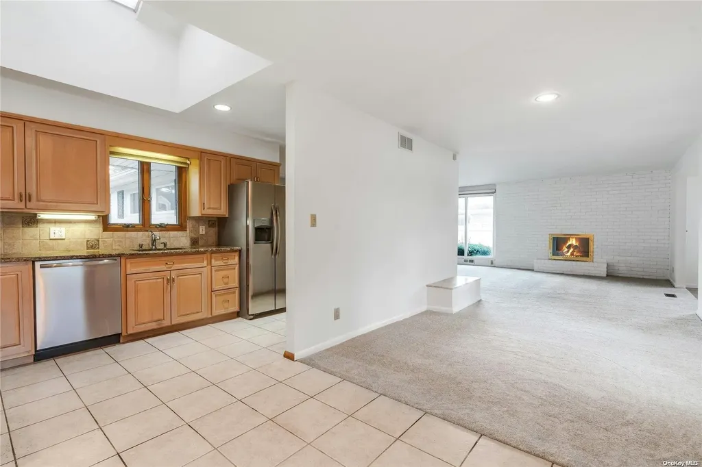 28 Kenneth Street Plainview NY 11803