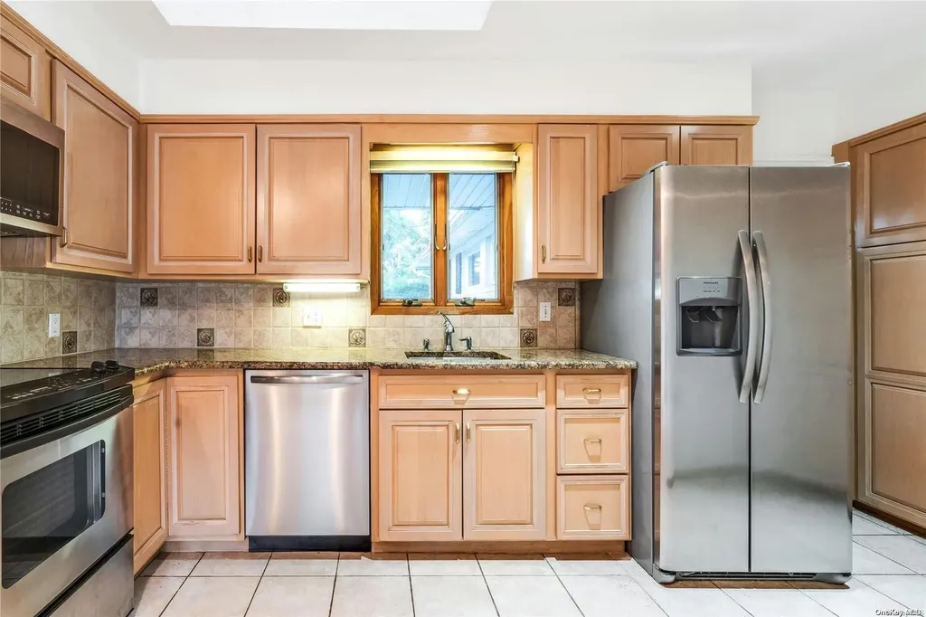 28 Kenneth Street Plainview NY 11803