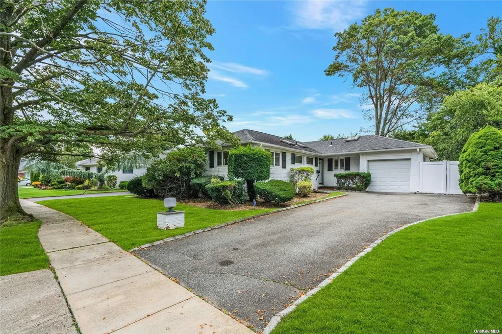 28 Kenneth Street Plainview NY 11803