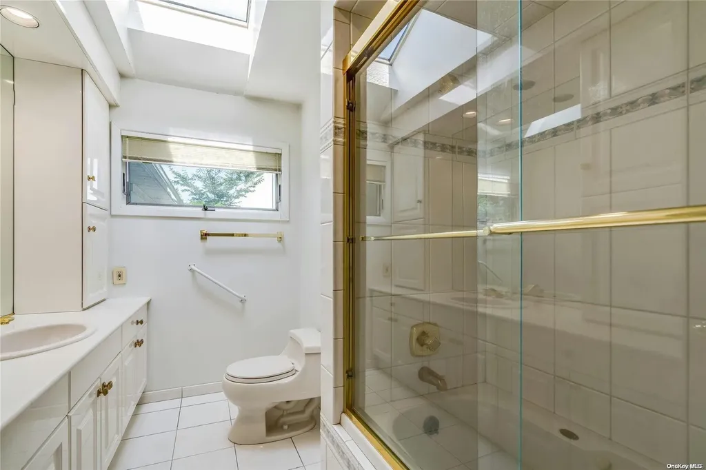 28 Kenneth Street Plainview NY 11803