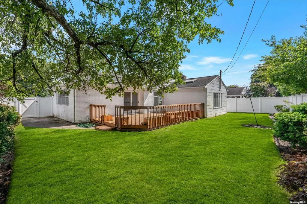 28 Kenneth Street Plainview NY 11803