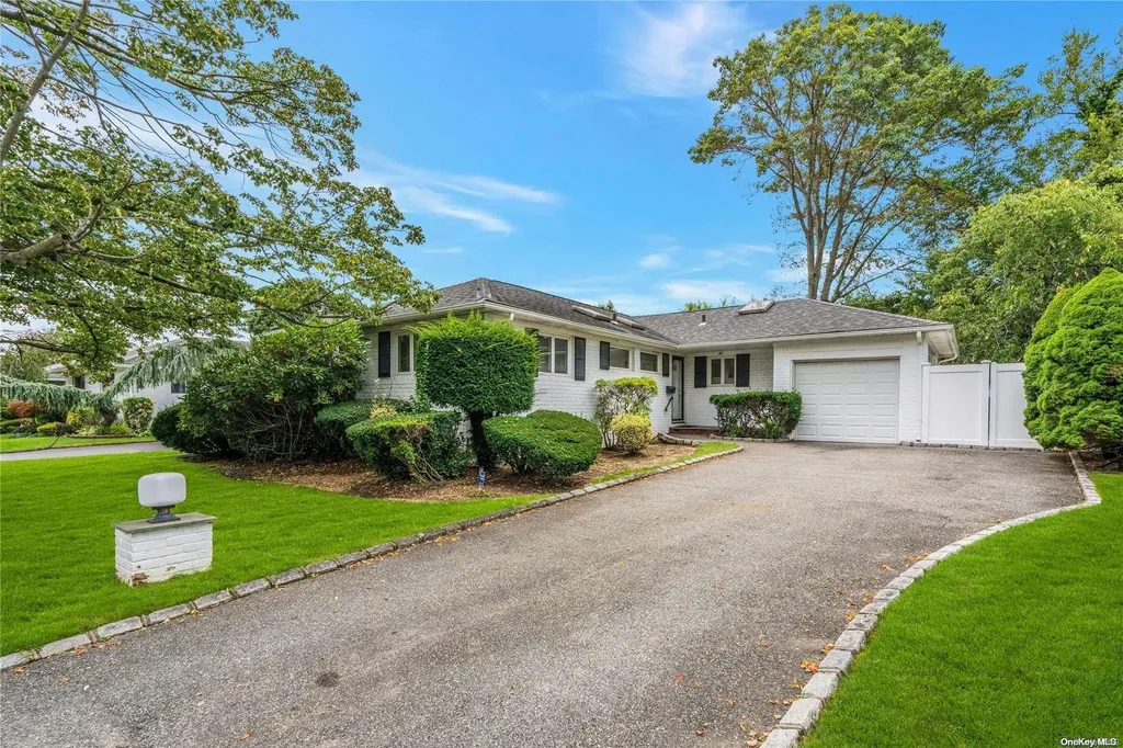 28 Kenneth Street Plainview NY 11803