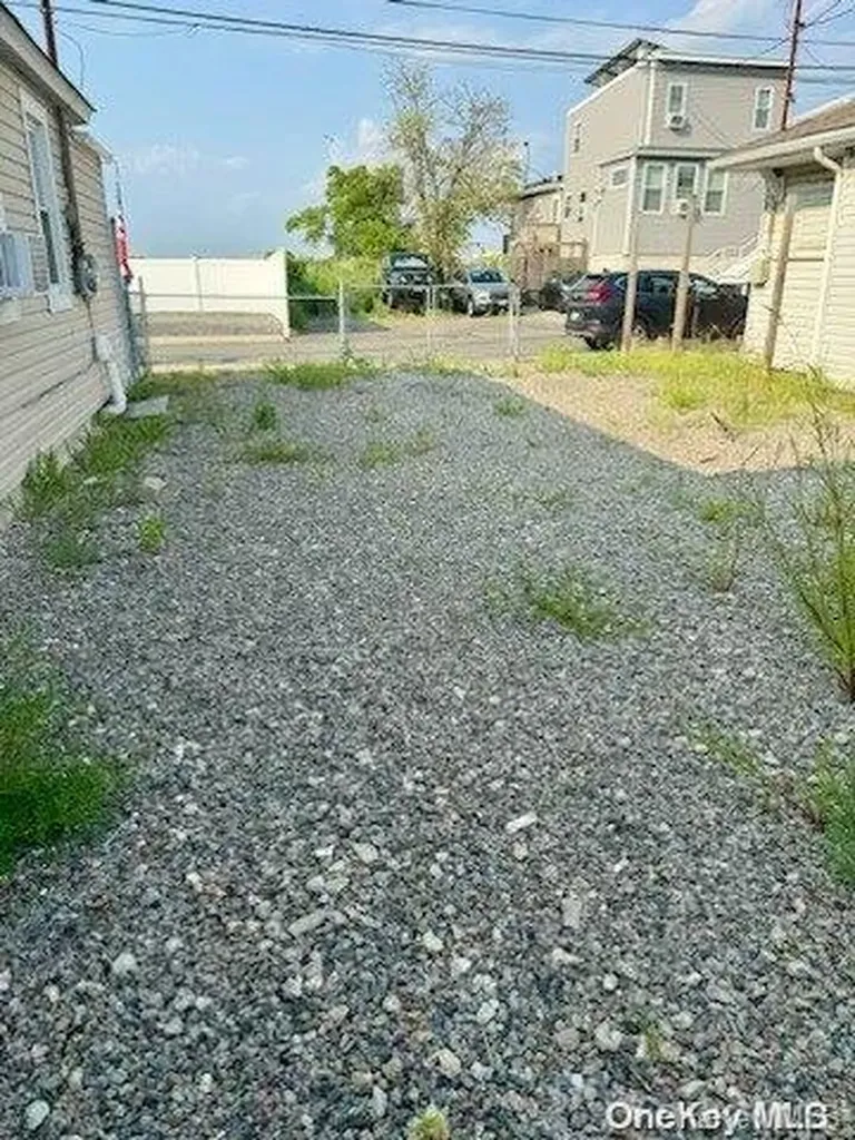 102 E 6th Road Broad Channel NY 11693