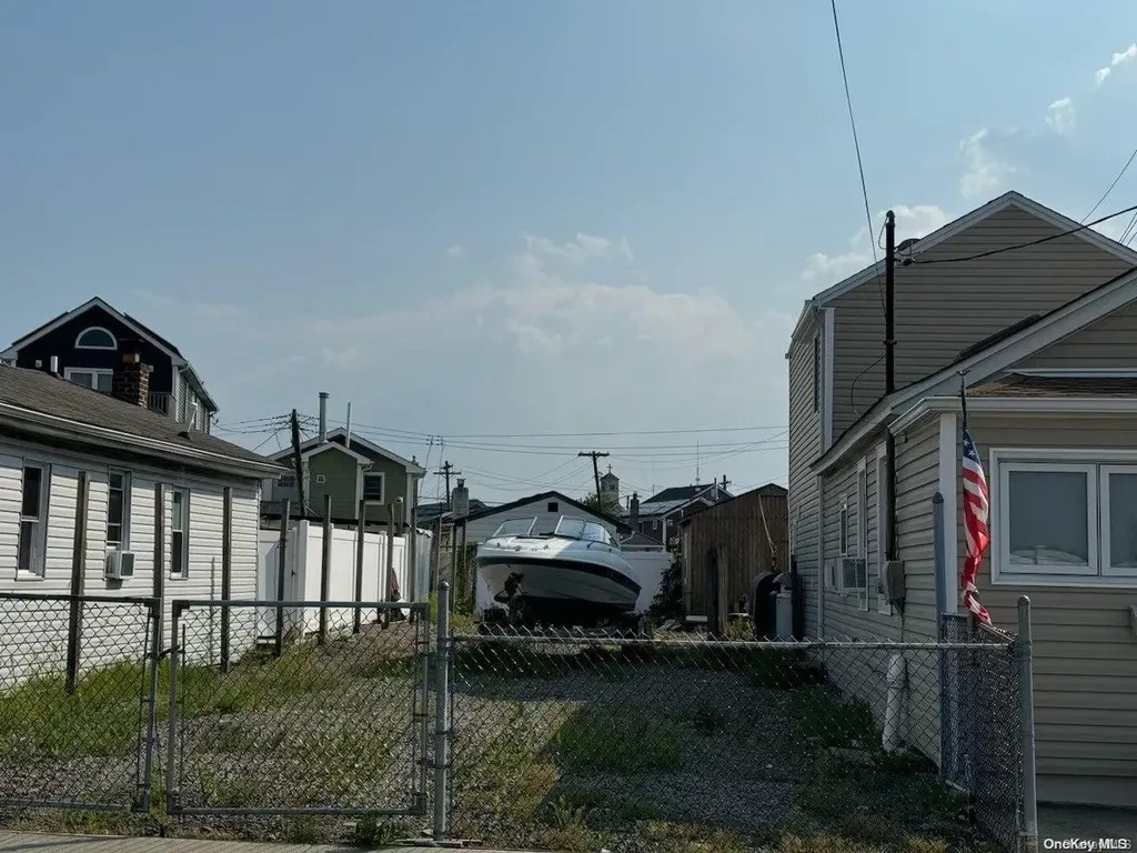 102 E 6th Road Broad Channel NY 11693