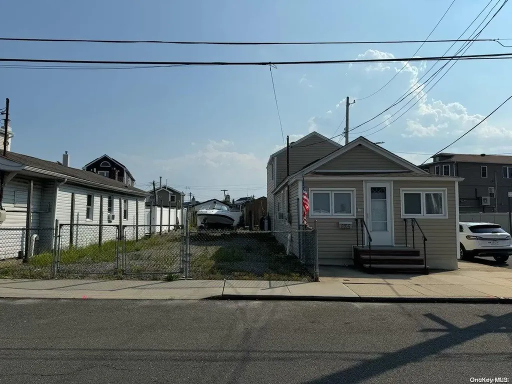 102 E 6th Road Broad Channel NY 11693