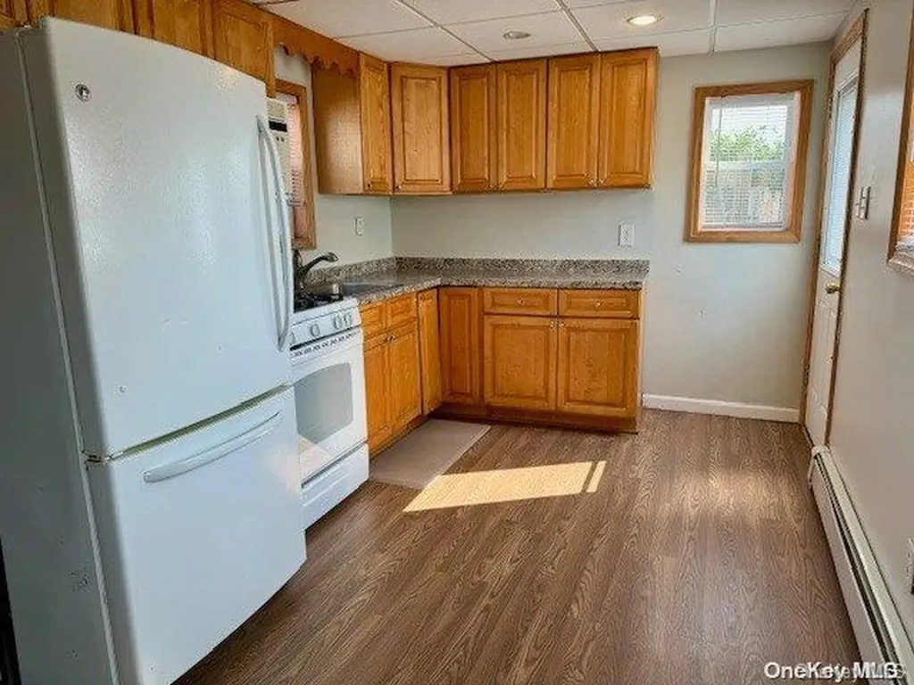 102 E 6th Road Broad Channel NY 11693